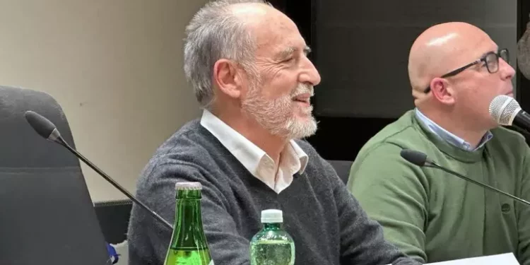 A Enrico Pau con rogo Montiferru il Fiorenzo Serra Film Festival