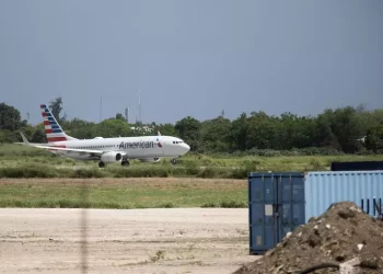American Airlines sospende tutti i voli per ‘problemi tecnici’