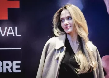 Angelina Jolie voleva fare la direttrice di pompe funebri