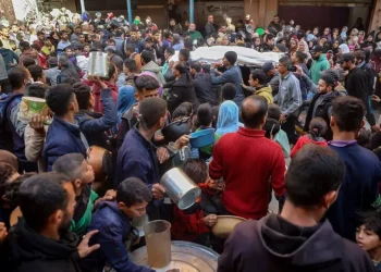 Wafa: ‘Quattro bambini uccisi in un raid israeliano davanti a una panetteria a Gaza’