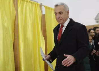 Georgescu invita i rumeni a recarsi ai seggi