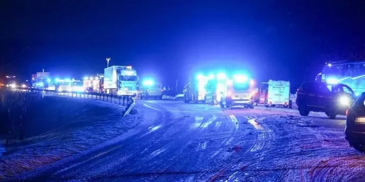 Grave incidente in Norvegia, bus in mare con 60-70 persone a bordo