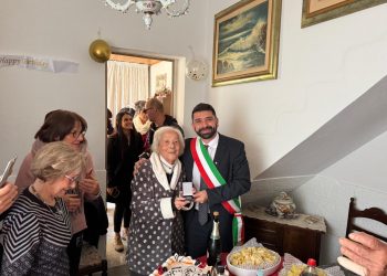 Cagliari celebra i 100 anni di Vittoria Secci simbolo di dedizione e famiglia