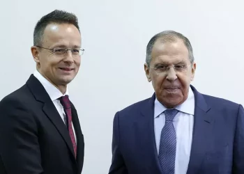 Ministro degli Esteri ungherese a Mosca, vede Lavrov