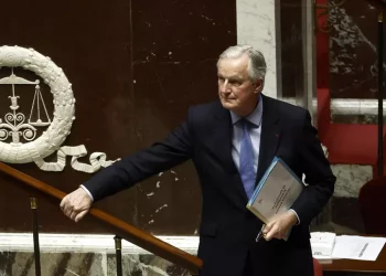 Passa la sfiducia, cade il governo Barnier in Francia