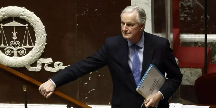 Passa la sfiducia, cade il governo Barnier in Francia