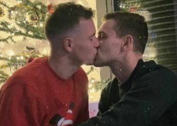 ‘Buon Natale’, e Jankto posta foto di bacio con il compagno