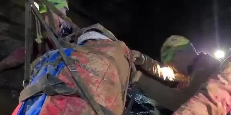 Speleologo intrappolato in una grotta nella Bergamasca