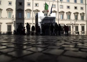 Spunta l’equiparazione per l’indennità di ministri che sono anche parlamentari e quelli che non lo sono