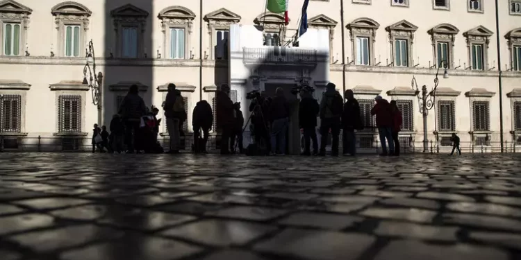 Spunta l’equiparazione per l’indennità di ministri che sono anche parlamentari e quelli che non lo sono