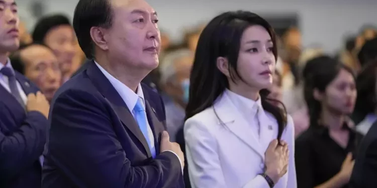 Yoon sotto inchiesta per ‘insurrezione’, sabato si vota l’impeachment