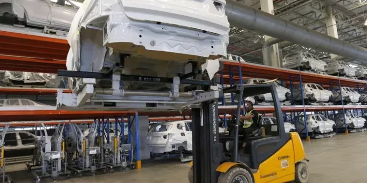 Istat, produzione industria ad ottobre, -3,6% su anno