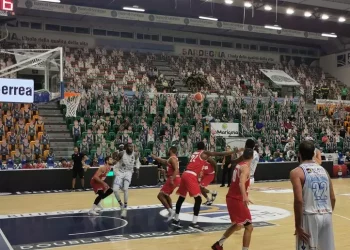 Basket: la Dinamo abbatte Trieste con un super Veronesi