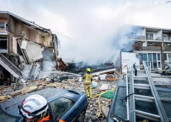 Almeno 20 morti nel crollo della palazzina all’Aja