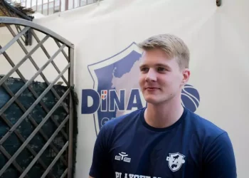 Basket: la Dinamo sconfitta da Reggio Emilia frena la risalita