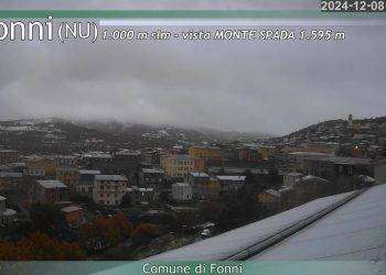 Sulla Sardegna arriva la neve: risveglio imbiancato nel nuorese