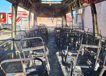 Scuolabus in fiamme a Santa Maria Coghinas: in azione i Vigili del Fuoco