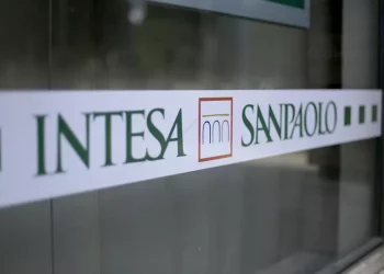 App di Intesa in tilt, la banca sta risolvendo il problema
