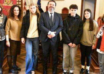 Sassari, il sindaco Mascia riceve a Palazzo Ducale ragazze e ragazzi di Intercultura