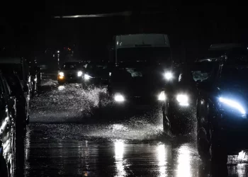 Nubifragio a Roma, traffico in tilt e caos in città