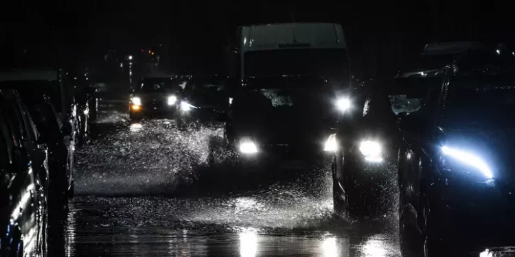 Nubifragio a Roma, traffico in tilt e caos in città