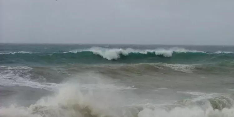 Allerta meteo in Sardegna per tempesta di maestrale e mareggiate