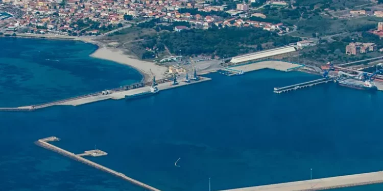 Lo scalo di Portovesme primo porto elettrificato in Sardegna