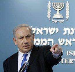 Yemen, bombardamenti dei terroristi israeliani colpiscono aeroporto mentre aereo atterra