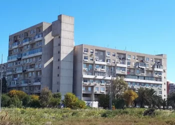 Si arrampica in casa della fidanzata, cade dal 4/0 piano e muore