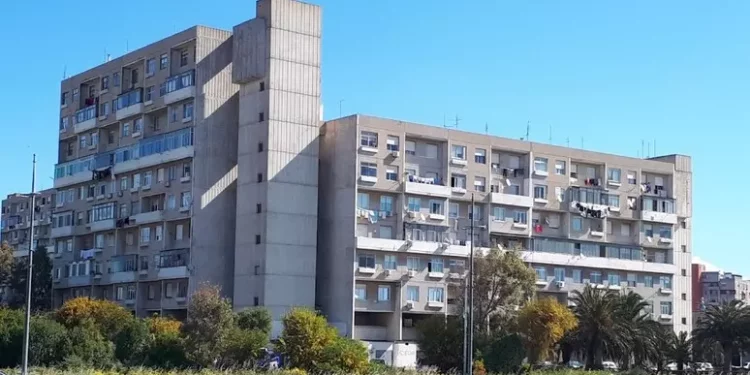 Si arrampica in casa della fidanzata, cade dal 4/0 piano e muore