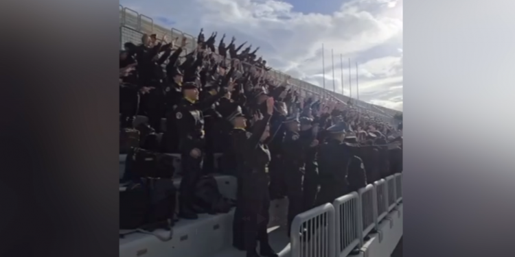 “Noi non siamo carabinieri”: il coro dei neo finanzieri scatena polemiche