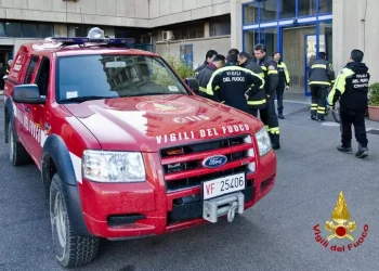In fiamme pannelli fotovoltaici tetto
