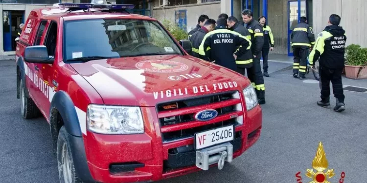 In fiamme pannelli fotovoltaici tetto