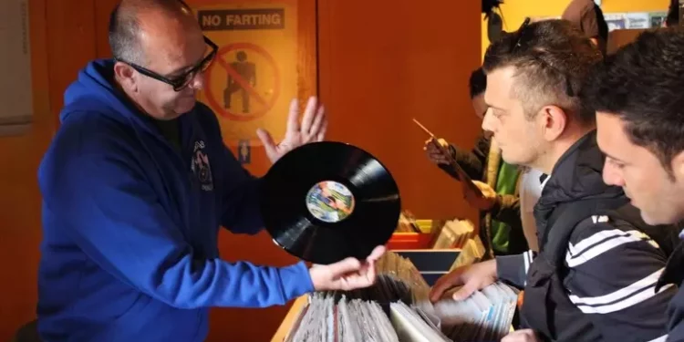 Vinili e rarità, torna a Cagliari la Fiera del disco