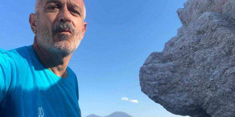 Via la Croce: si riceve Azael!