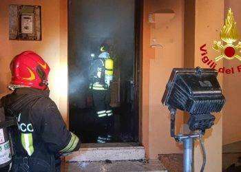 Paura a Santa Teresa di Gallura, abitazione in fiamme nella notte