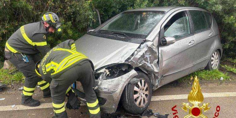 Sassari, scontro tra due auto: diversi feriti