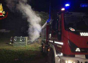Auto a fuoco nell’agro di Sarule: l’intervento dei Vigili del Fuoco