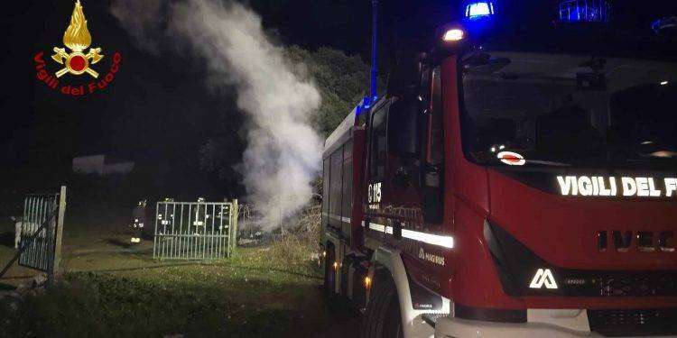 Auto a fuoco nell’agro di Sarule: l’intervento dei Vigili del Fuoco