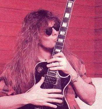 John Sykes: addio al chitarrista britannico membro di Tygers of Pan Tang, Thin Lizzy e Whitesnake