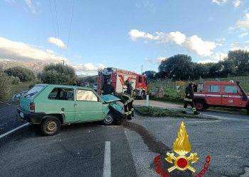 Scontro tra due auto tra Nuoro e Orgosolo: 4 feriti