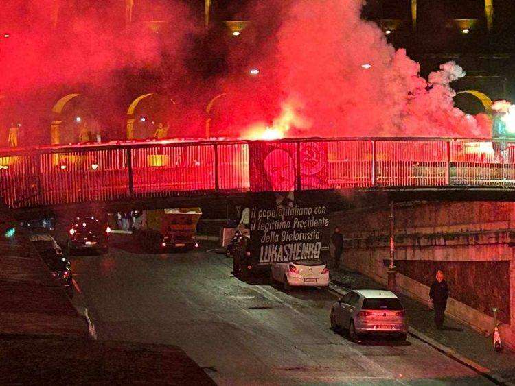 “Solidarietà alla Bielorussia”,  striscione a Roma contro le ingerenze imperialiste