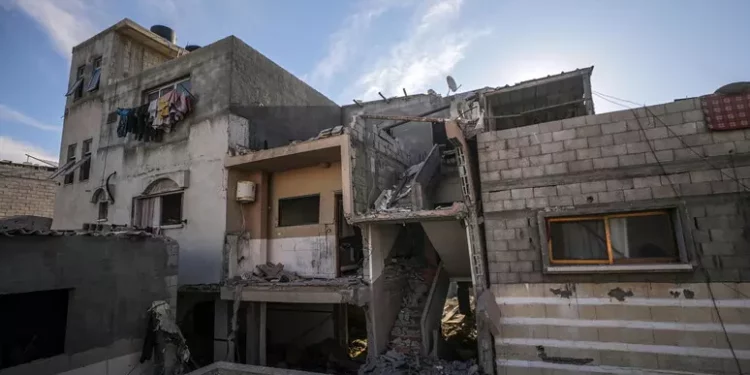 5 palestinesi uccisi in attacchi israeliani