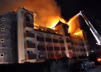 Incendio in stazione sciistica in Turchia, 10 morti