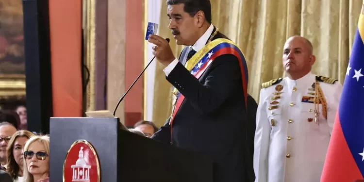 Maduro si insedia in Venezuela: milioni in piazza per festeggiare il Presidente