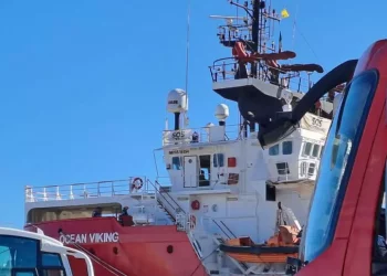 Migranti, la Ocean Viking con 85 persone a bordo verso Olbia