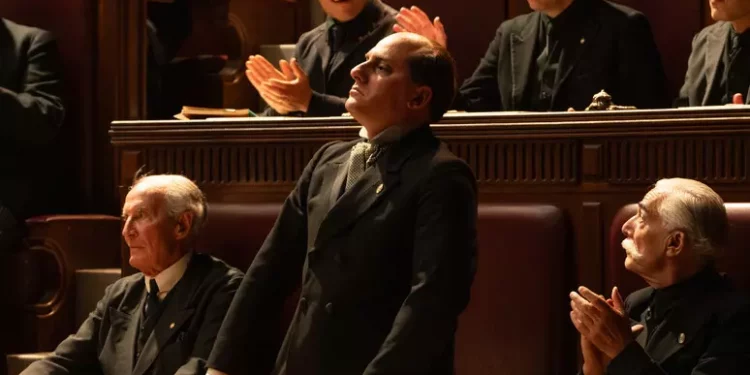 Esce la serie M e provoca ‘Diventerete tutti fascisti’