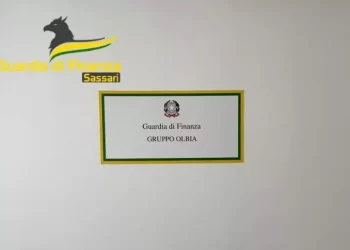 Nel minivan 11kg di cocaina, 22enne arrestato in porto a Olbia