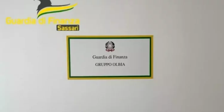 Nel minivan 11kg di cocaina, 22enne arrestato in porto a Olbia