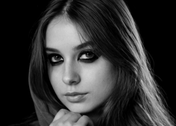 Swing e pop si fondono: Jarliama lancia il suo nuovo singolo con un videoclip esplosivo